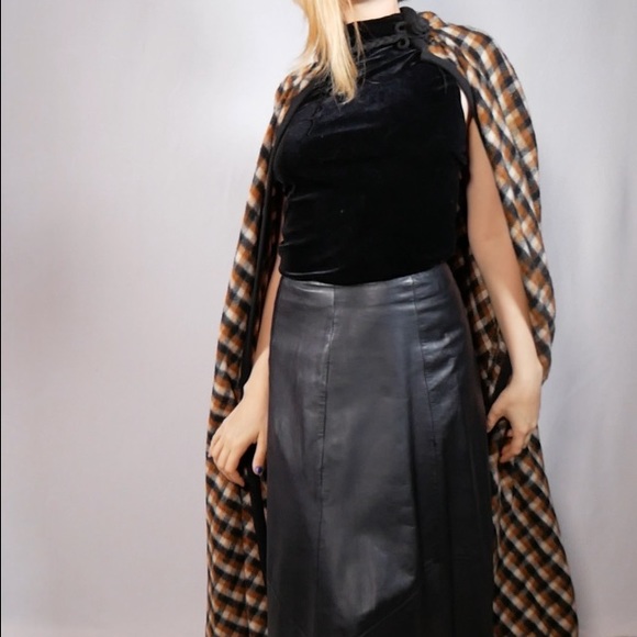 Plaid Cape Circa 1970s - Picture 2 of 9